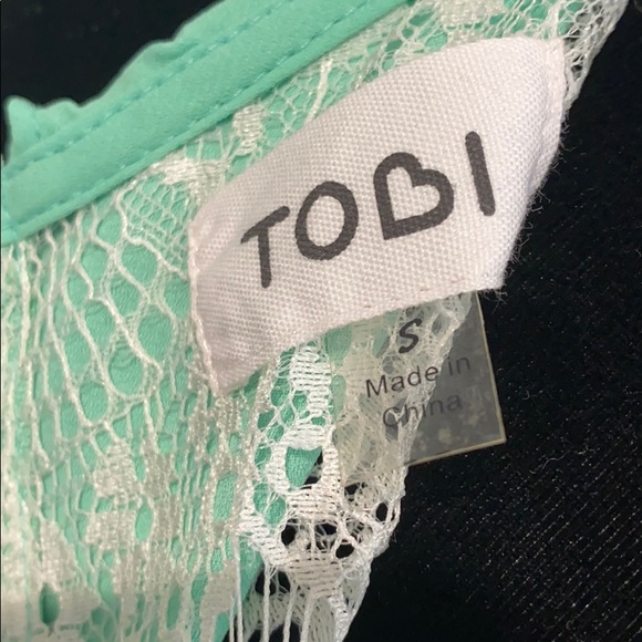 Tobi Lace Accent Top - Small - Picture 4 of 4